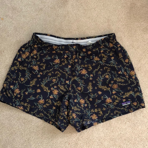 Rare Patagonia Baggies Shorts, Sold Out Floral Pattern, EUC size Small - Picture 1 of 6